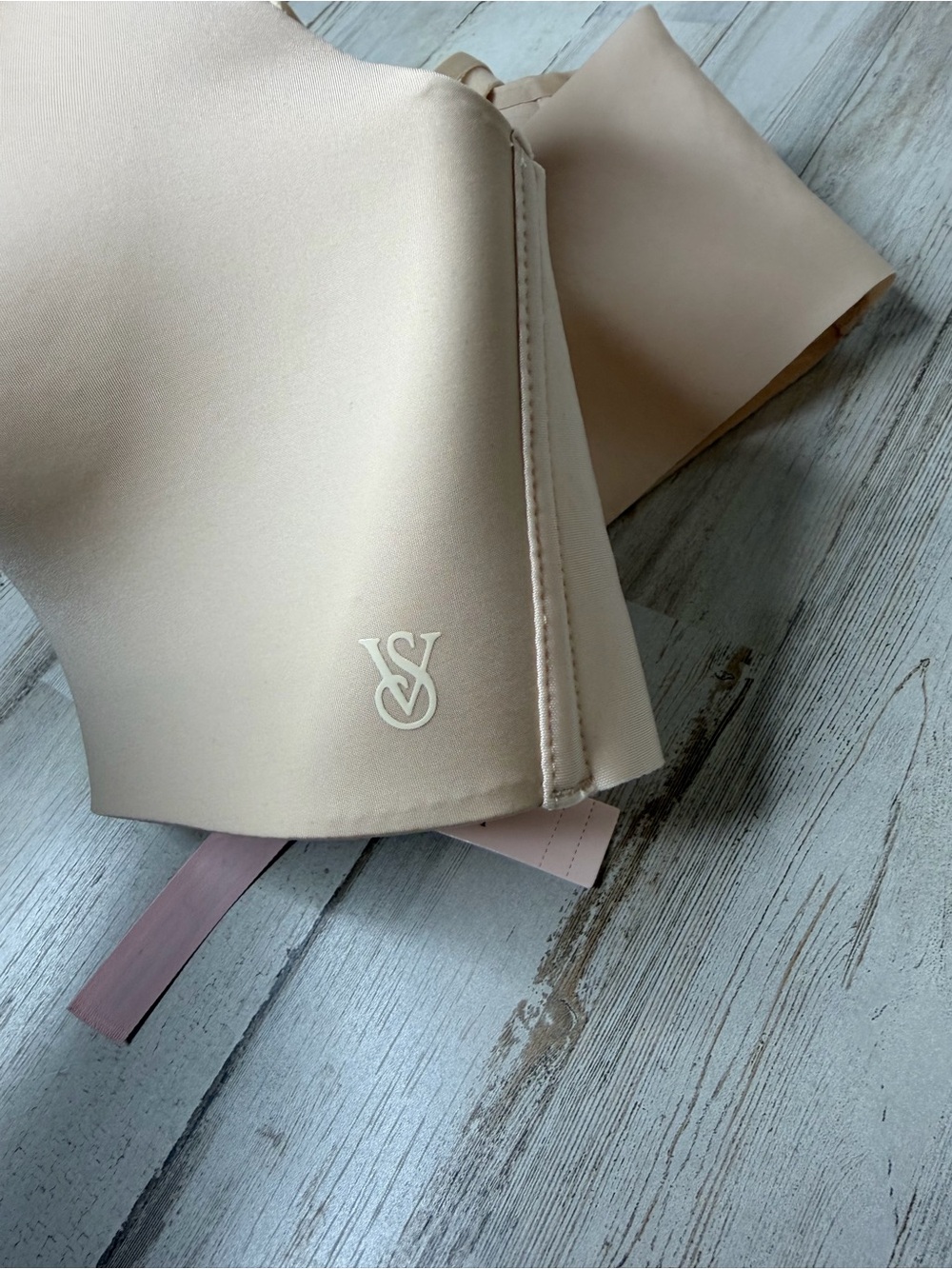 Victoria's Secret Smooth Nude Invisible Bra - Picture 3 of 9